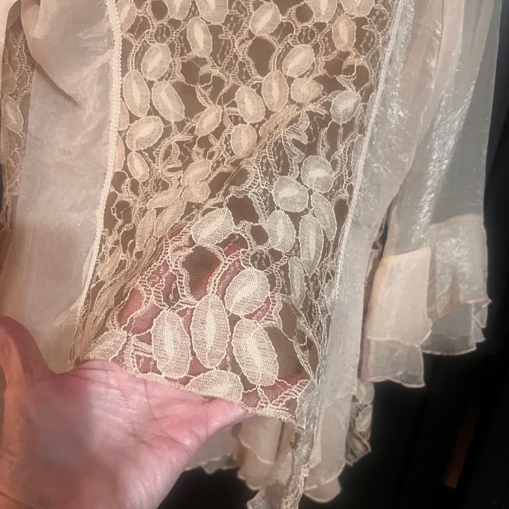 Elegant Cream Lace Women Top - Picture 14 of 16